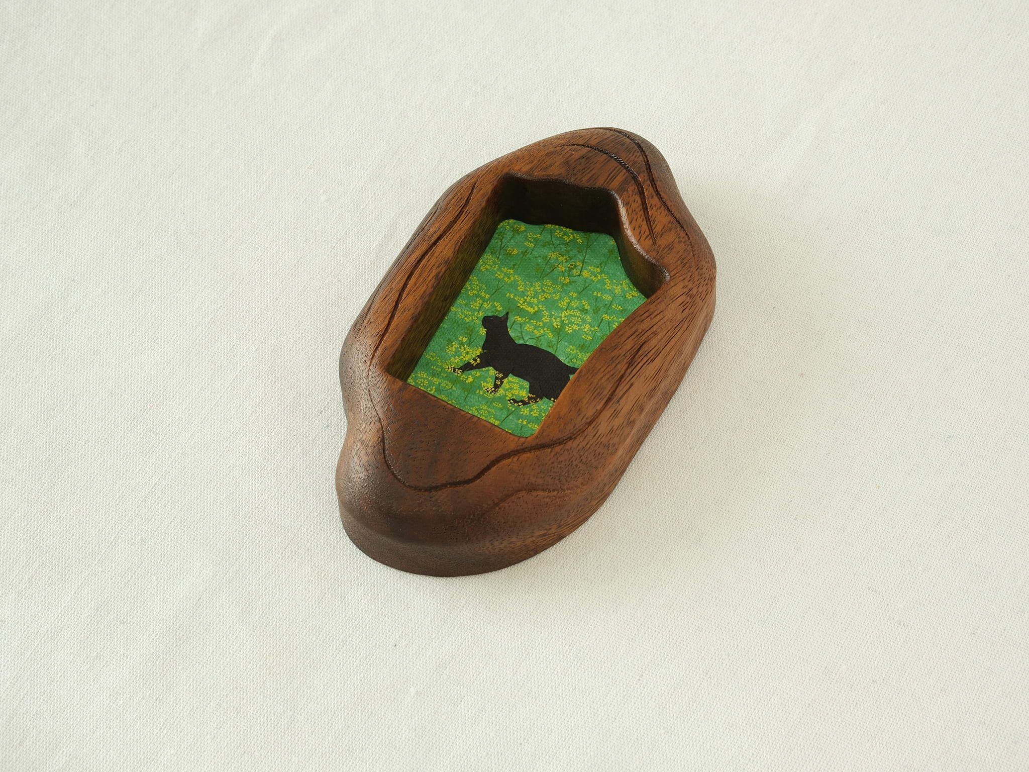An angled overhead view of the irregular organic solid wood frame, highlighting its thick, flowing contours and the handcrafted grooves on the timber surface.