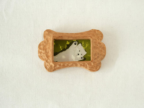 Front view of the bone-shaped wood pet frame, highlighting its symmetrical organic silhouette and detailed hand-chiselled surface.