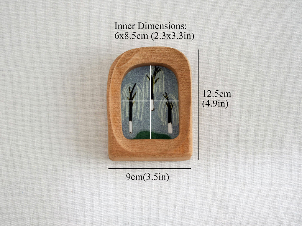 Dimensions for the soft arched frame: 12.5x9cm outer size, with a 6x8.5cm inner window for artistic prints.