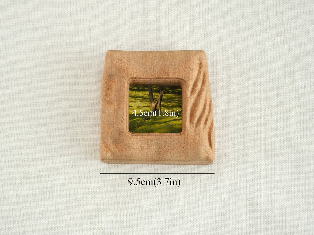 A top-down size guide for the mini solid wood frame, indicating an outer width of 9.5cm (3.7in) and an inner display window of 4.5cm (1.8in). The dimensions highlight the compact, "palm-sized" nature of this artisanal piece.