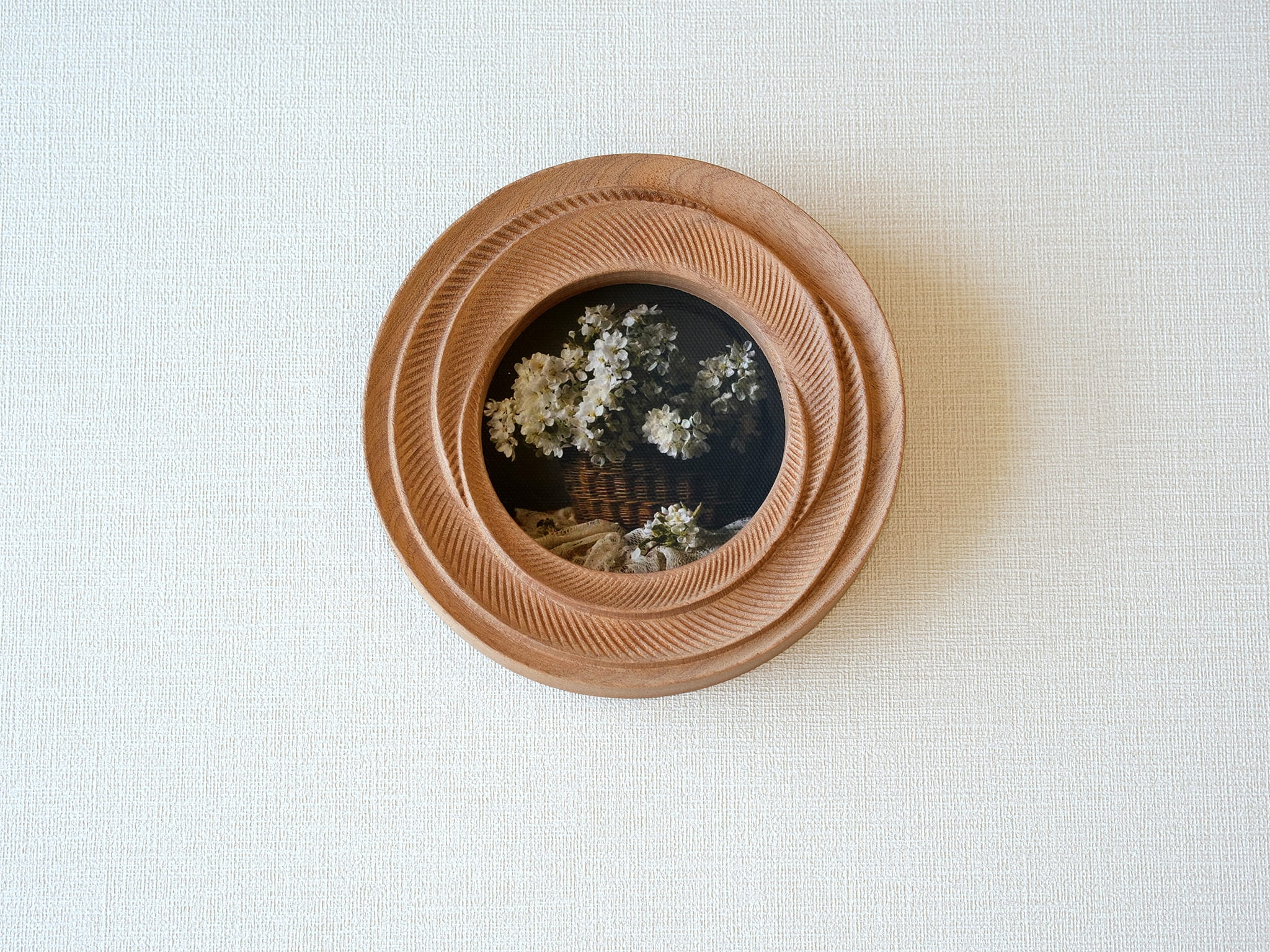 Front view of a round blooming flower shape wood frame, featuring radiant hand-carved petals and warm Sapele grain.