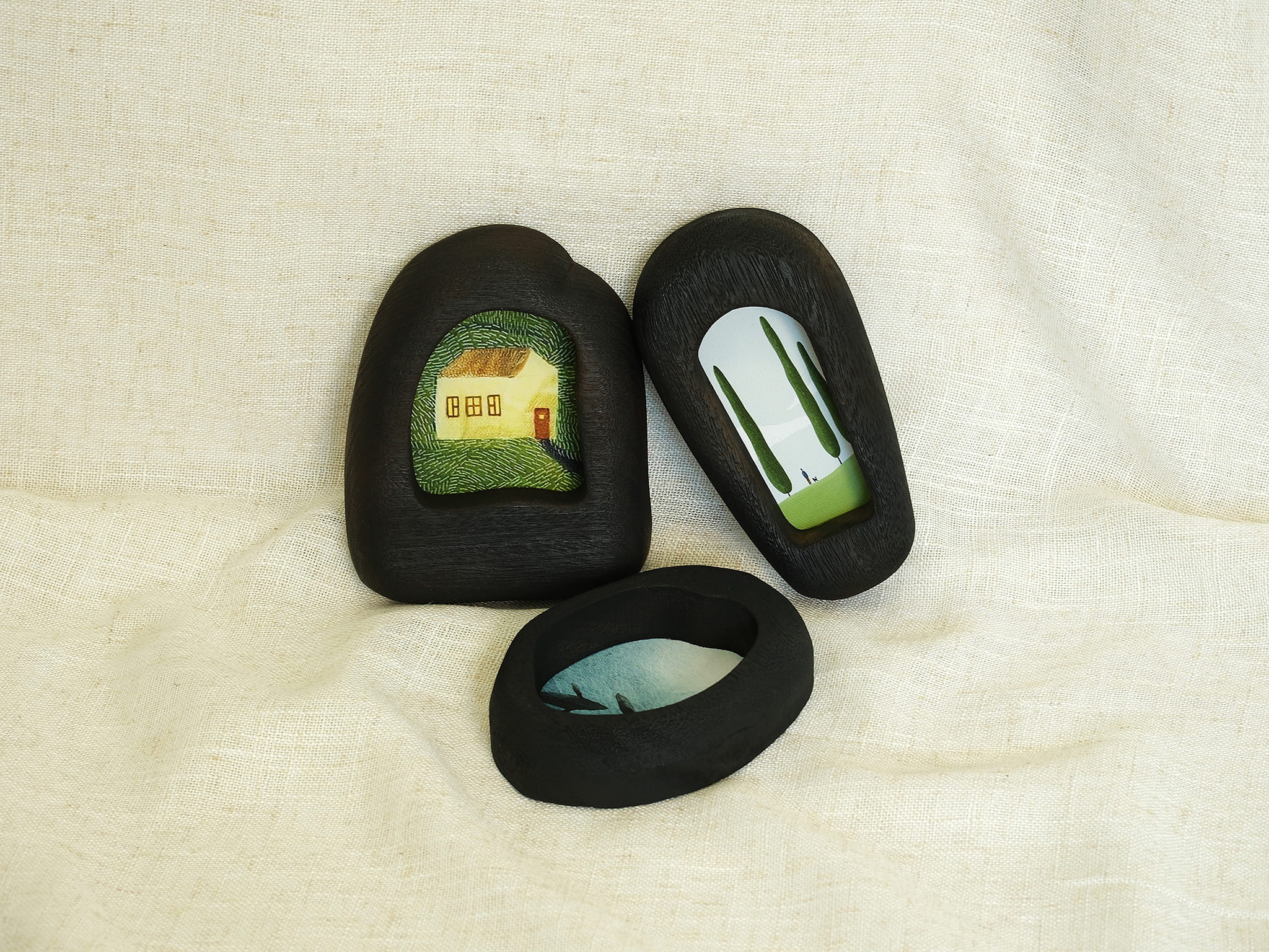Handmade Solid Black Wood Wall Hanging Picture Frame Set with Artwork