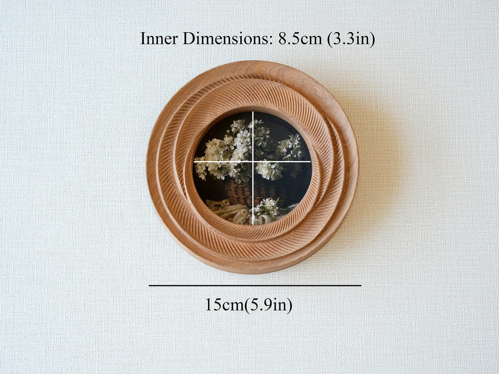 Dimensions for the round flower frame: 15cm outer diameter, with an 8.5cm circular inner window for artistic photos.