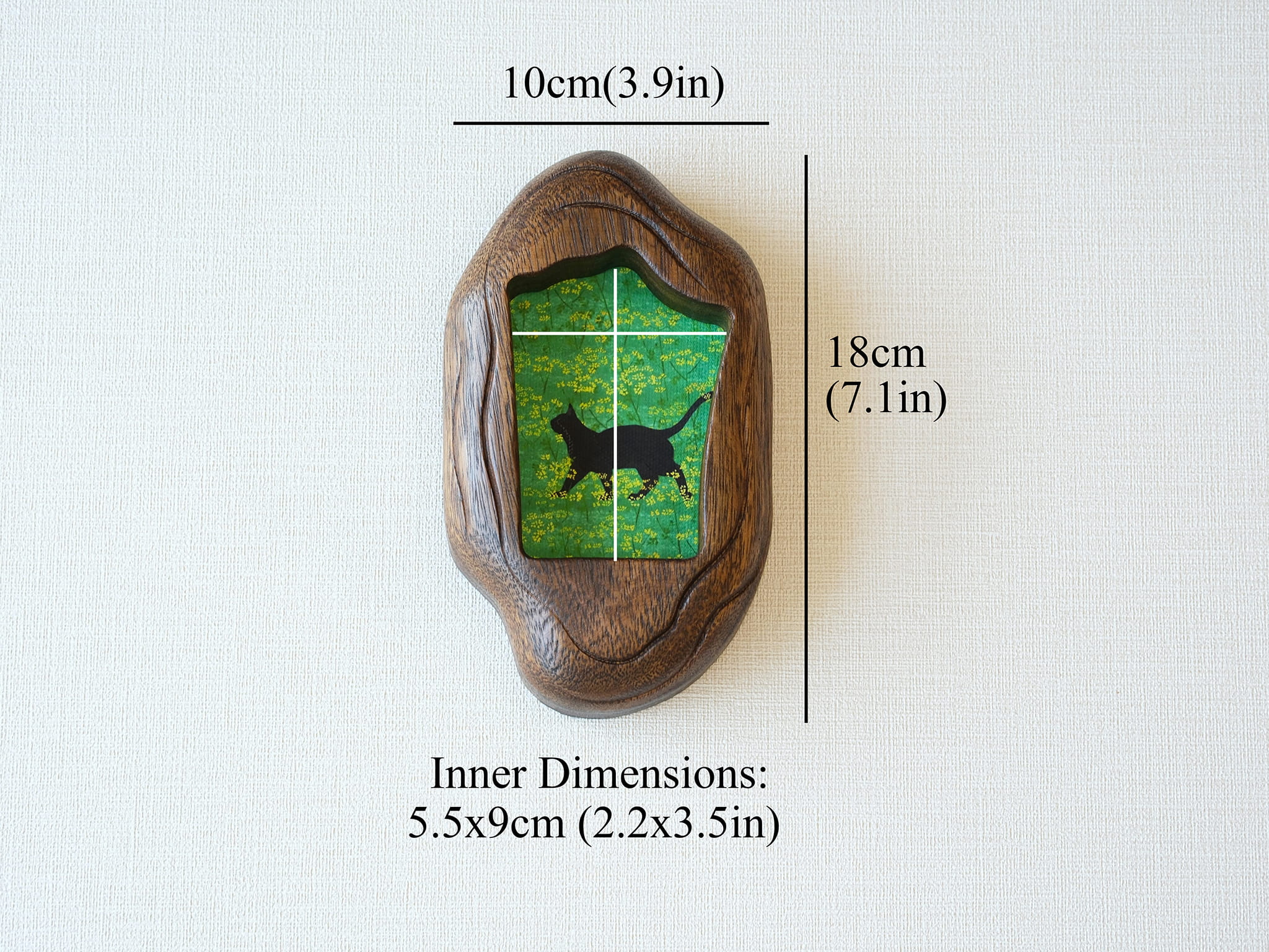 Size chart of the Irregular Organic solid wood frame, indicating external dimensions of 18x10cm (7.1x3.9in) and inner artwork dimensions of 5.5x9cm (2.2x3.5in).