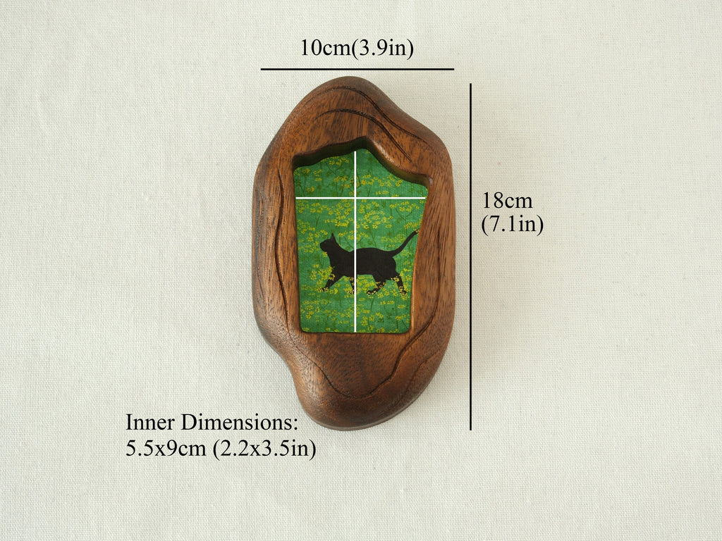 Size chart of the Irregular Organic solid wood frame, indicating external dimensions of 18x10cm (7.1x3.9in) and inner artwork dimensions of 5.5x9cm (2.2x3.5in).
