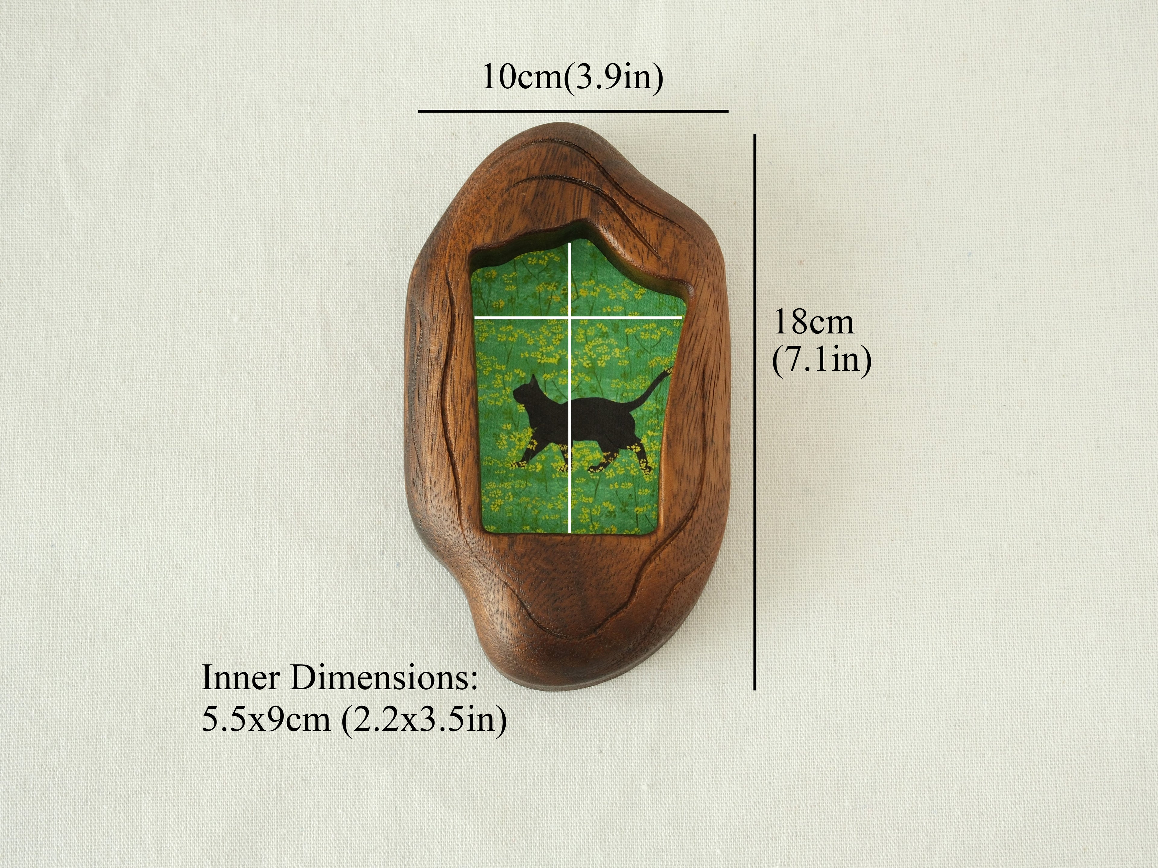 Size chart of the Irregular Organic solid wood frame, indicating external dimensions of 18x10cm (7.1x3.9in) and inner artwork dimensions of 5.5x9cm (2.2x3.5in).