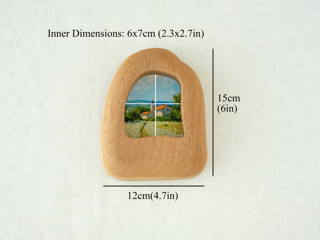 Dimensions for the house frame: 15x12cm outer size, with a 6x7cm inner window for charming miniature prints.