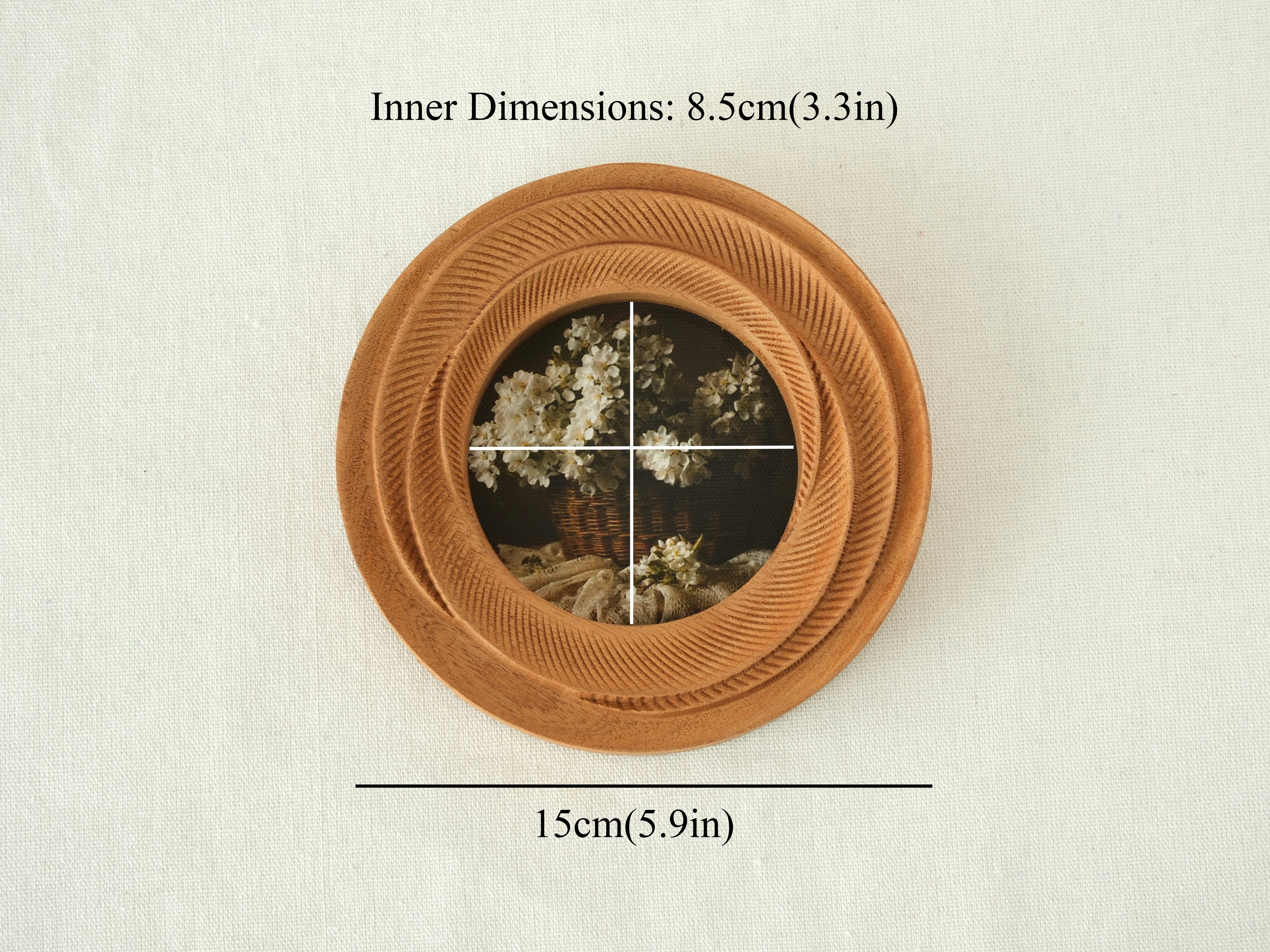 Dimensions for the round flower frame: 15cm outer diameter, with an 8.5cm circular inner window for artistic photos.